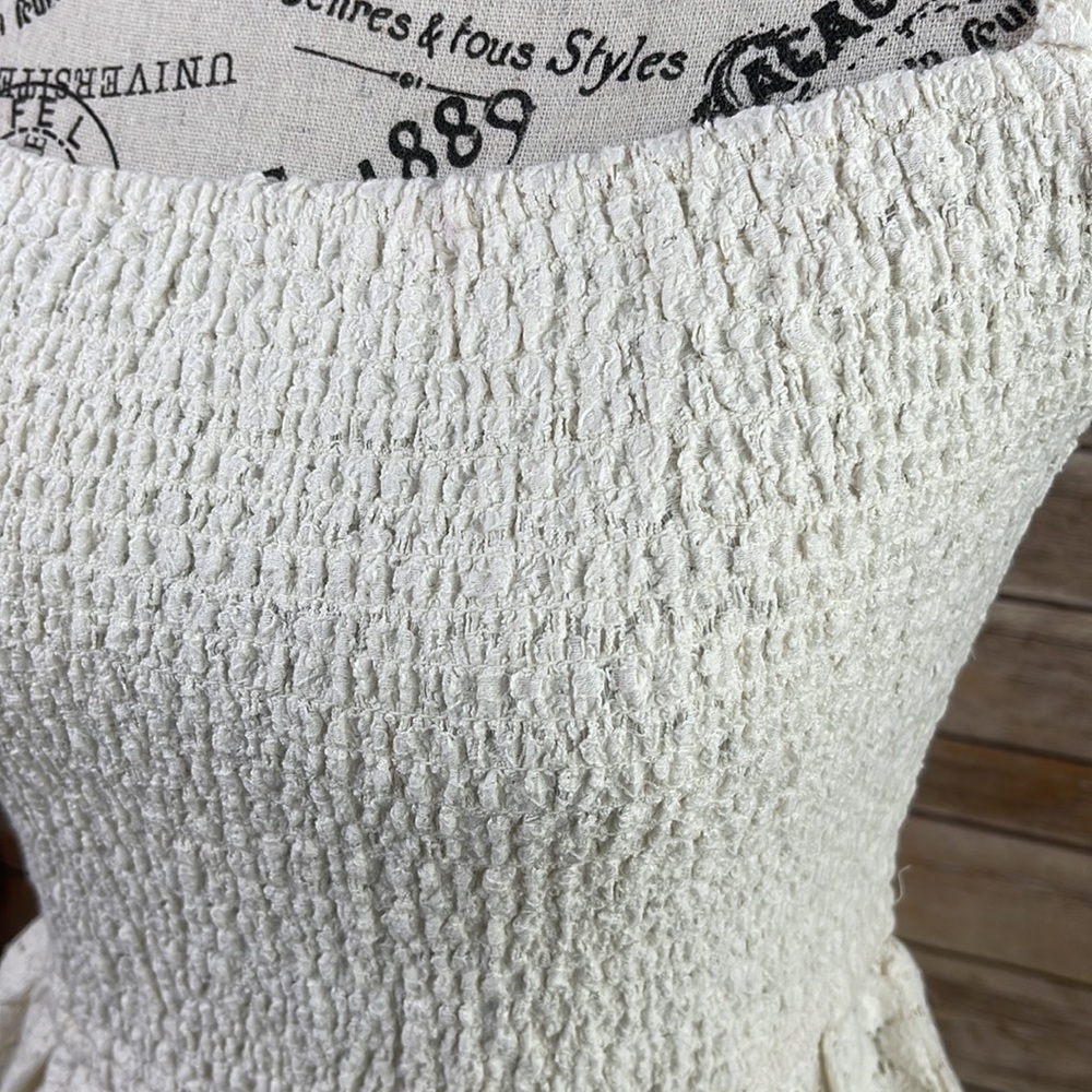 NWOT Hollister smocked top - Picture 2 of 6